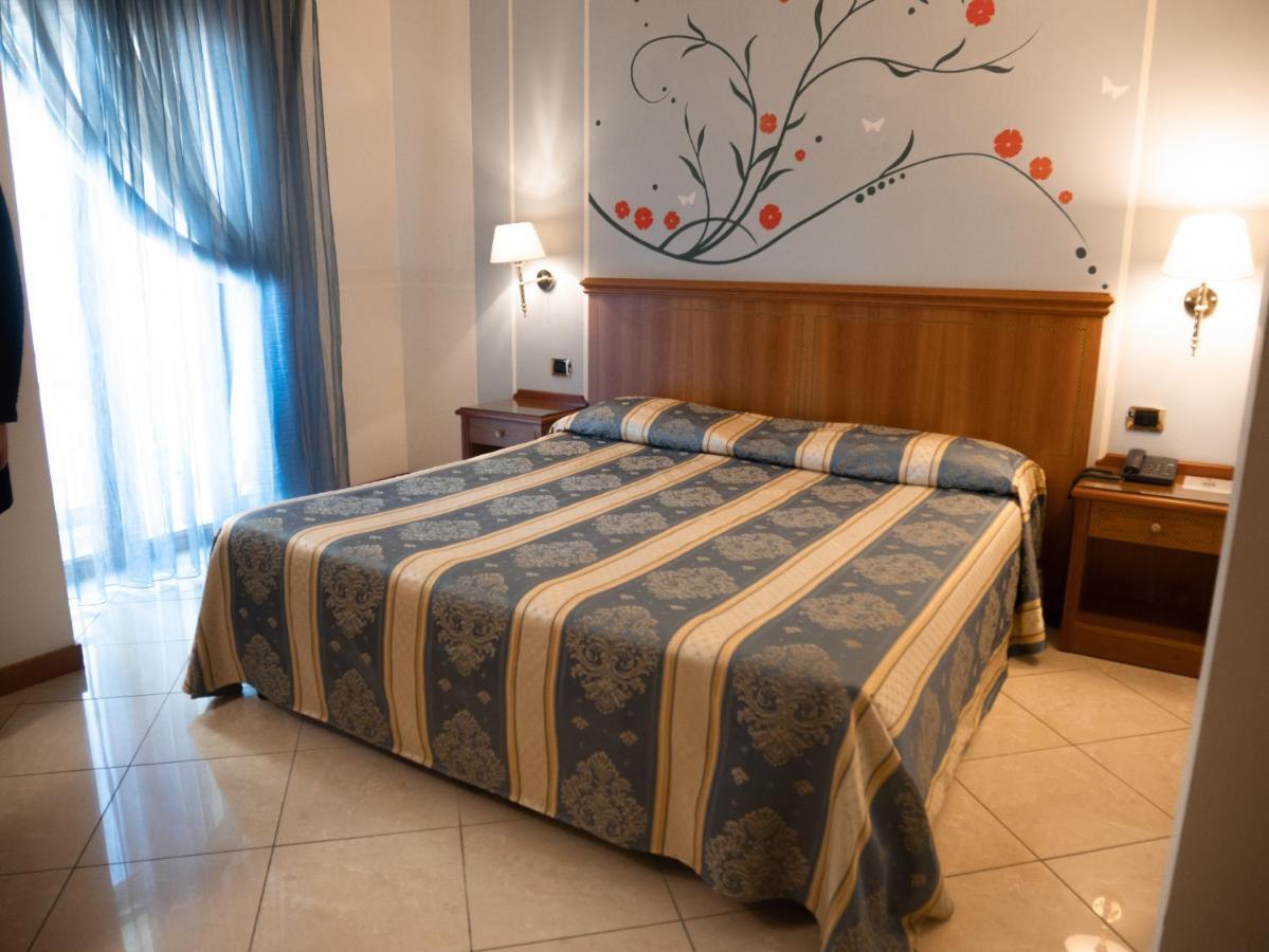 אלסנדריה Dipendenza Hotel Londra מראה חיצוני תמונה