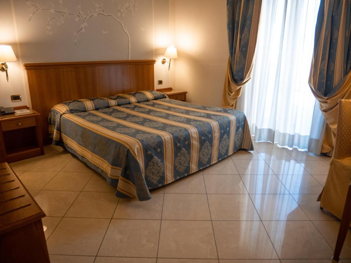 אלסנדריה Dipendenza Hotel Londra מראה חיצוני תמונה