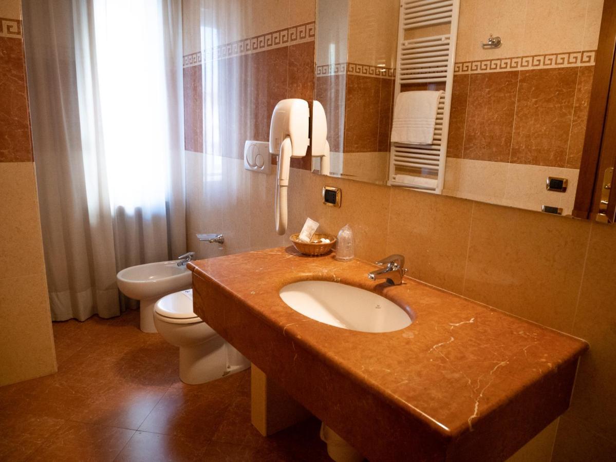 אלסנדריה Dipendenza Hotel Londra מראה חיצוני תמונה