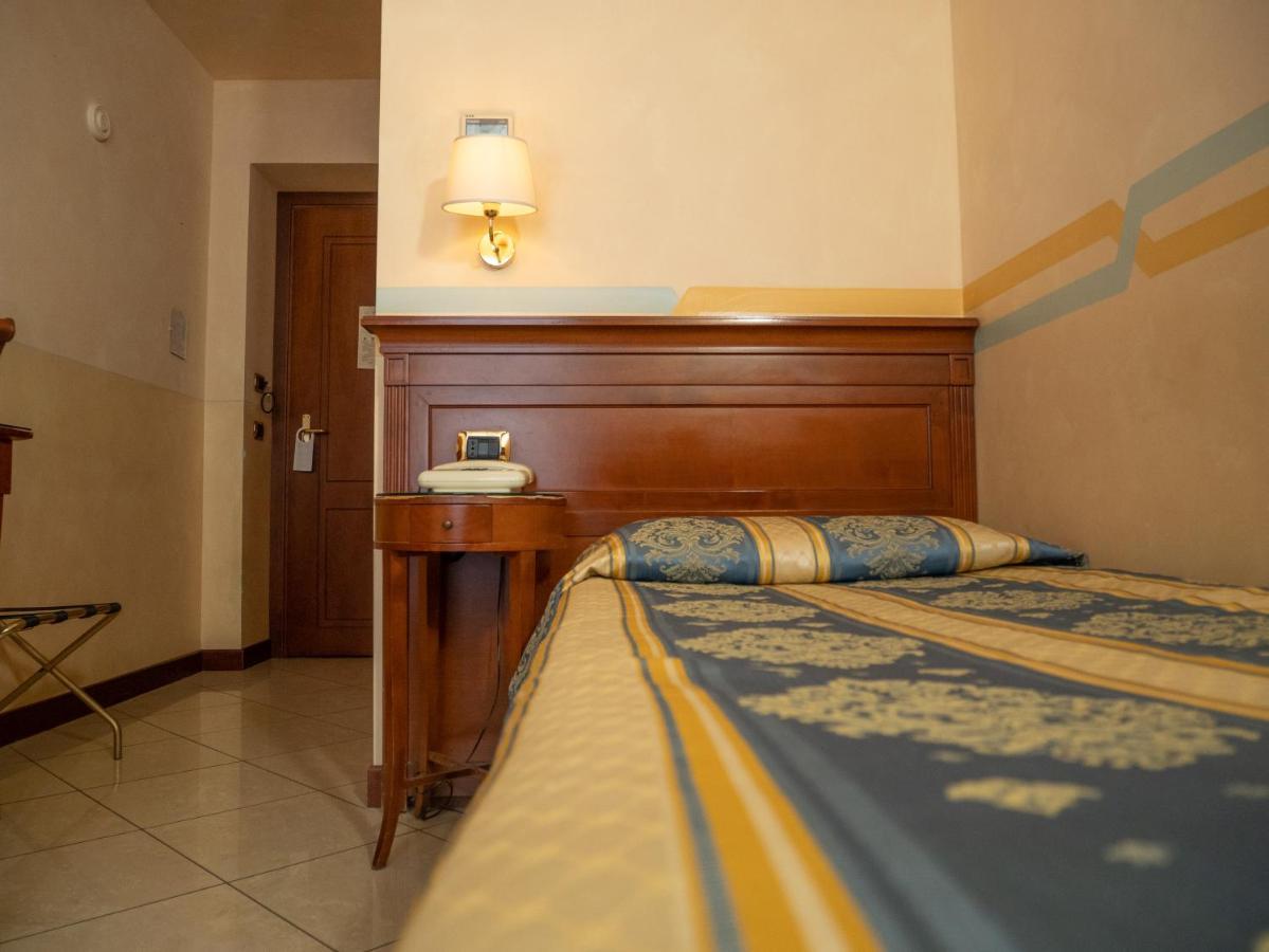 אלסנדריה Dipendenza Hotel Londra מראה חיצוני תמונה