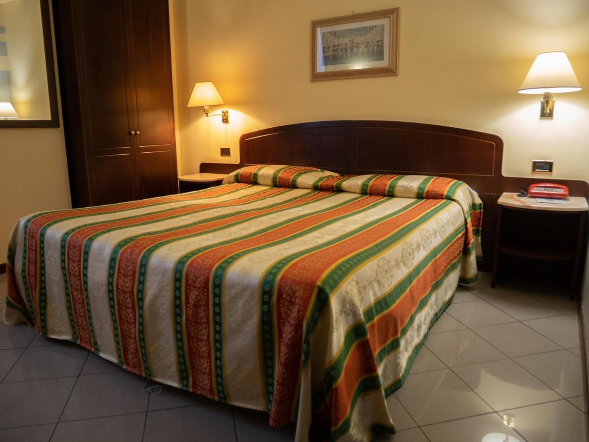 אלסנדריה Dipendenza Hotel Londra מראה חיצוני תמונה